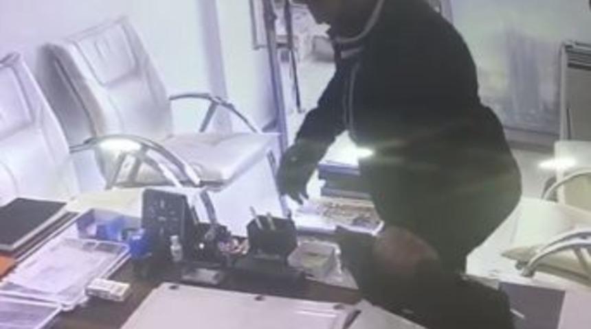 Emlak Ofisinde Laptop Hırsızlığı Kamerada