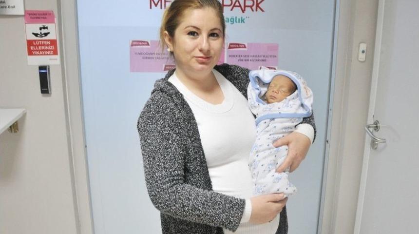 870 Gram Doğdu Hayata Tutundu