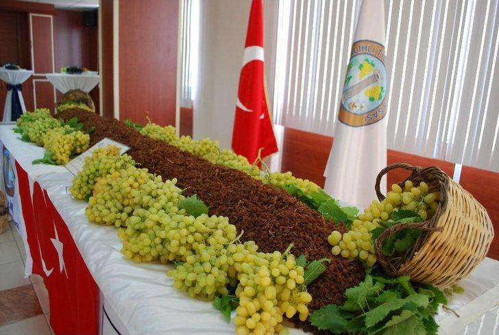 Salihli’de Sezonun İlk Üzümü Kilosu 170 Tl’den Satıldı G3