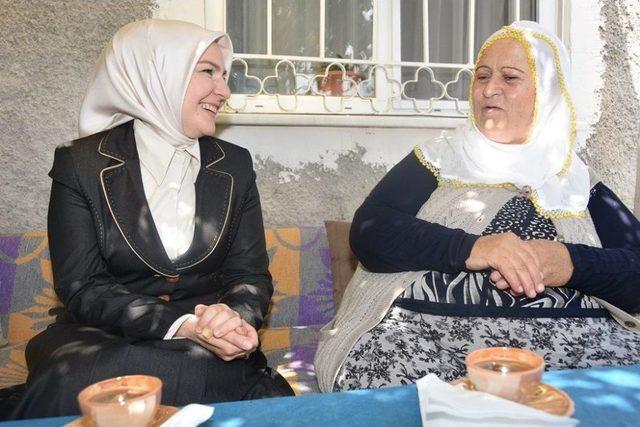 Fatma Çolakbayrakdar, El Öptü Gönül Aldı