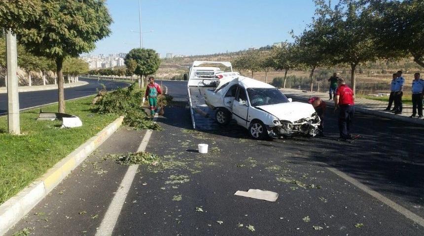 Takla Atan Otomobilin S&uuml;r&uuml;c&uuml;s&uuml; Yaralandı
