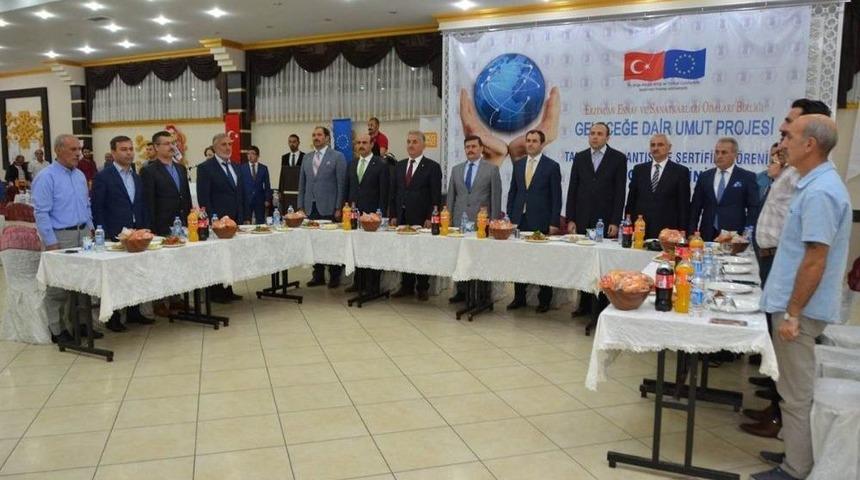 Mesleki Eğitimlerini Tamamlayan Bayan Ve Engelli Bireylere Sertifikaları Teslim Aldı