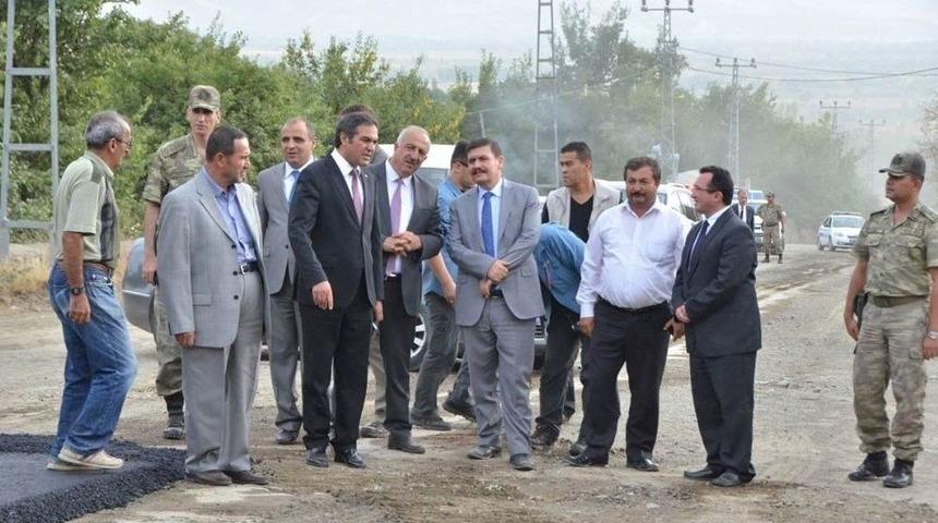 7 Kilometrelik Bayırbağ K&ouml;y Yolu Sıcak Asfaltla Kaplanıyor