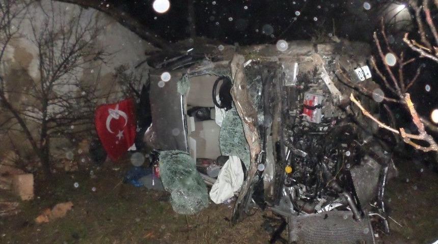 Otomobil Eve &Ccedil;arptı: 1 Yaralı