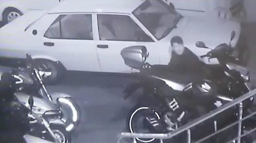 Motosikleti Değil Eldivenleri &Ccedil;aldı