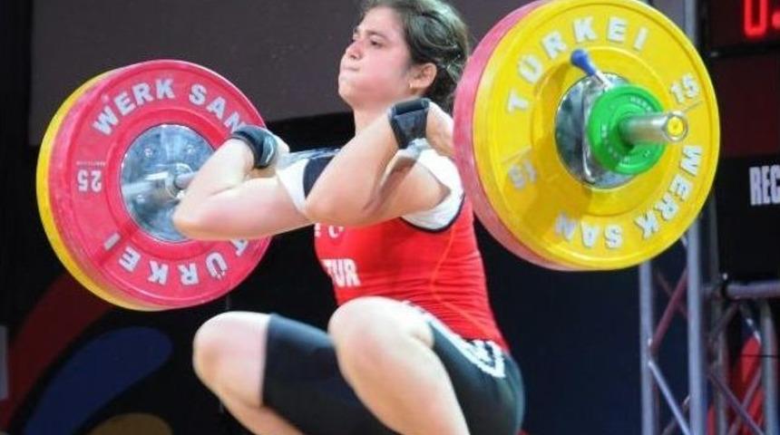 B&uuml;y&uuml;kşehir Sporda Da G&ouml;ğ&uuml;sleri Kabartıyor