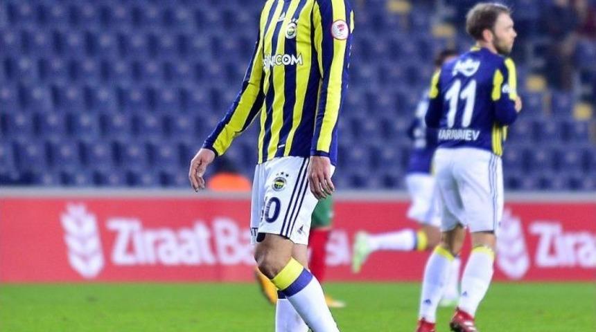 Fenerbah&ccedil;e&rsquo;de İki İsim Kadro Dışı