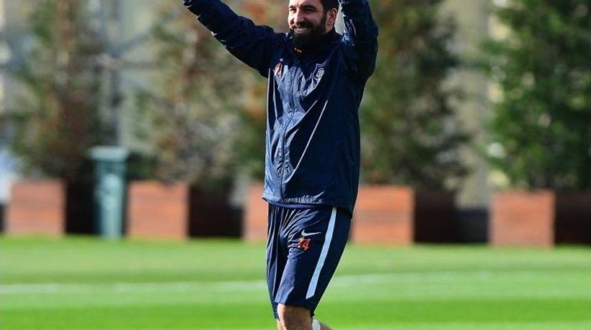Arda Turan Başakşehir İle İlk Antrenmanına &Ccedil;ıktı