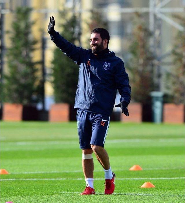 Arda Turan Başakşehir İle İlk Antrenmanına Çıktı