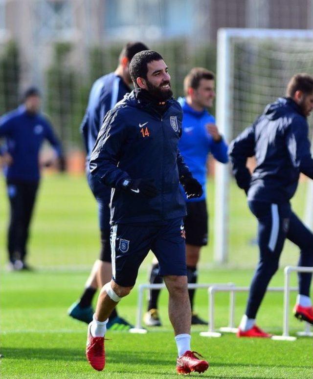 Arda Turan Başakşehir İle İlk Antrenmanına Çıktı