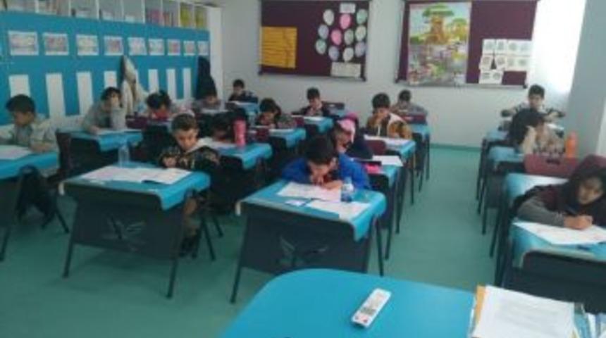 İkra Kolejinin Bursluluk Sınavına Yoğun İlgi