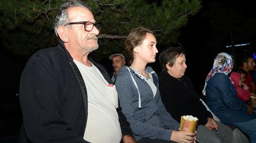 Boz&uuml;y&uuml;k Belediyesi Metristepe 2. Sinema Festivali Sona Erdi
