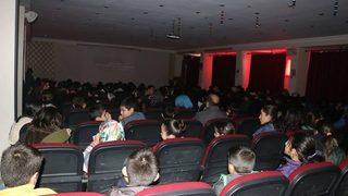 Tutaklılar Sinema İle Tanıştı