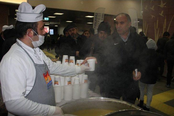 Marmaray Yolcularına Sıcak Çorba Molası G1