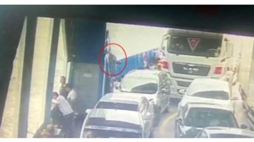 Yolcunun Feribottan Atlama Anları Kamerada