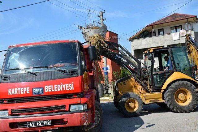 Kartepe’de Molozlar Toplanıyor