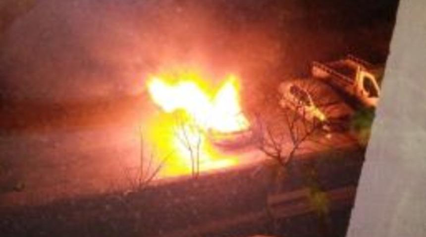 Niğde&rsquo;de Otomobil Alev Alev Yandı