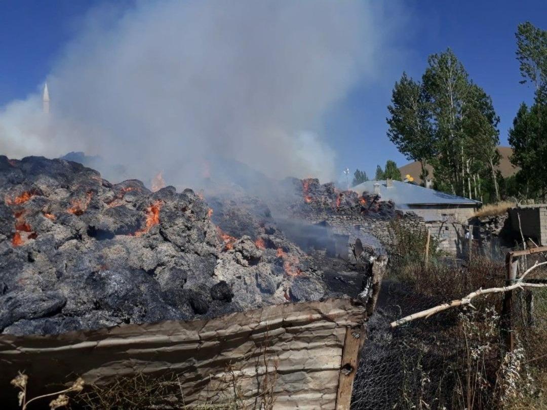 G&uuml;rpınar&rsquo;da Ot Yangını Korkuttu