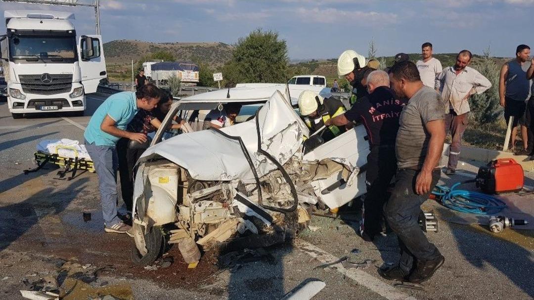 3 Ara&ccedil; Birbirine Girdi: 1&rsquo;i Ağır 4 Yaralı