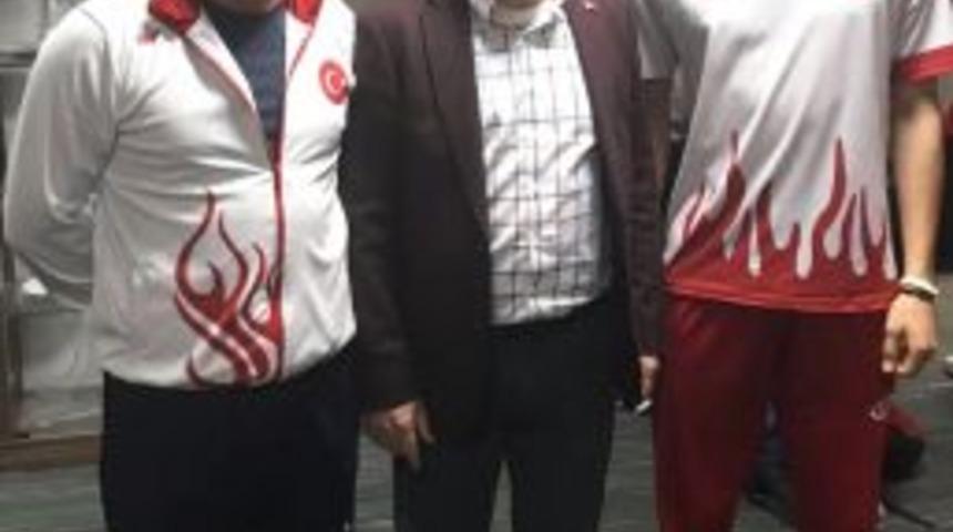 Bakandan Torbalı&rsquo;nın Yıldızına Tebrik