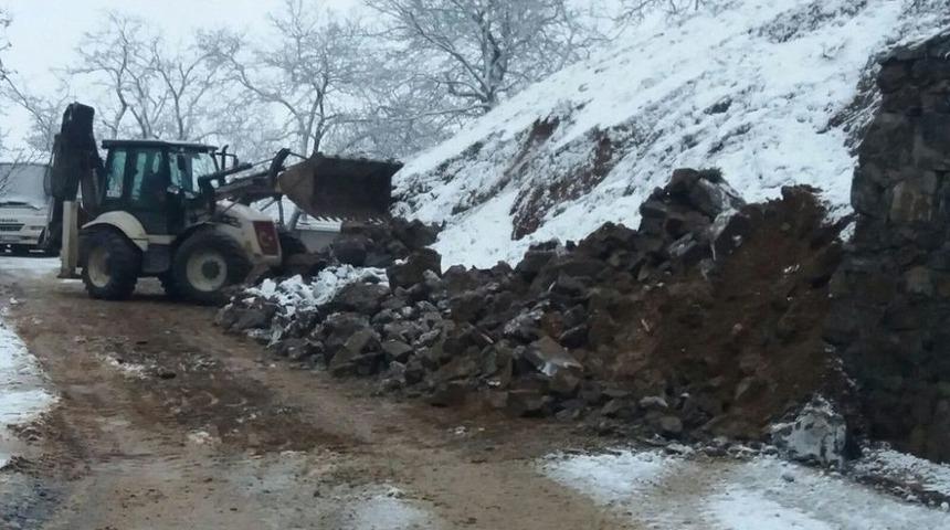 Kar Yağışı Toprak Kaymasına Neden Oldu