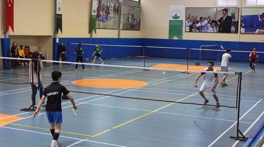 Badmintoncular İl Birinciliği İ&ccedil;in Raket Salladı