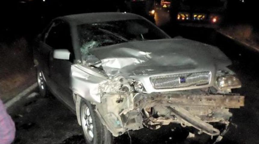 Otomobil Traktöre Çarptı: 1 Ölü, 1 Yaralı