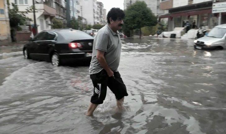 Sağanak Nedeniyle Cadde Ve Sokaklar Göle Döndü G3