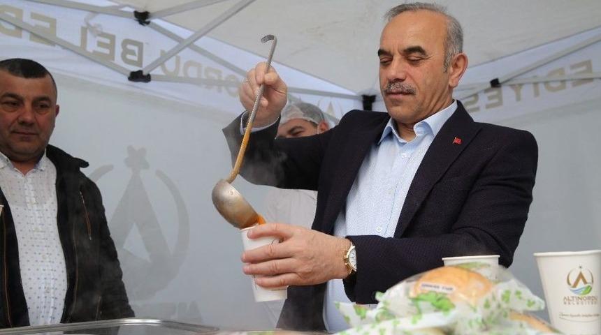 Başkandan &Ccedil;orba İkramı