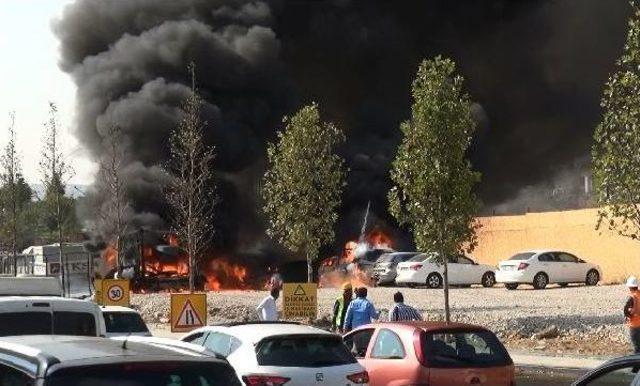 Ankara'da Park Halindeki 6 Araç Alev Alıp Yandı