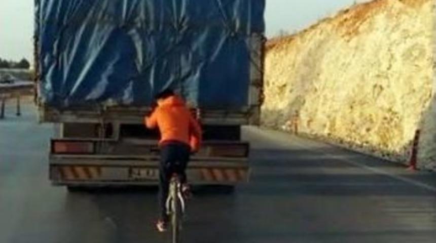 Manisa&rsquo;da Tehlikeli Yolculuklar Cep Telefonuyla G&ouml;r&uuml;nt&uuml;lendi