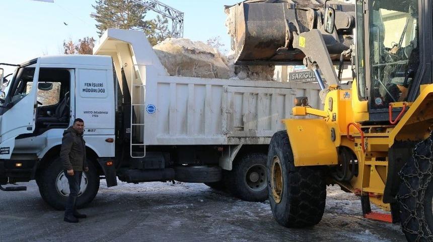 Varto&rsquo;da Karlar İl&ccedil;e Dışına Taşınıyor