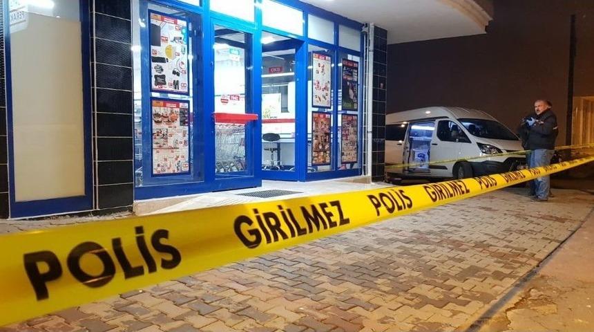 Kar Maskeli Soyguncu Uzun Namlulu Silahla Marketi Soydu