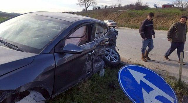 Sakarya’da Kamyon İle Otomobil Çarpıştı: 1 Ölü 2 Yaralı