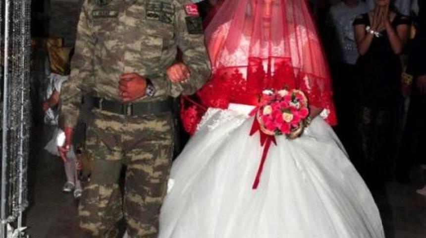 Uzman &Ccedil;avuş, D&uuml;ğ&uuml;n&uuml;nde &Uuml;niformasını Giydi