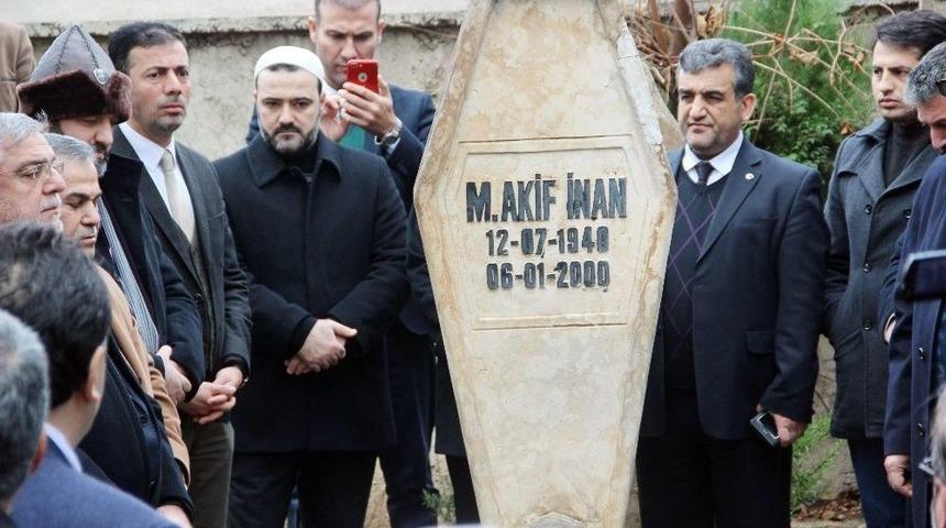 Memur-sen&rsquo;in Kurucusu Mehmet Akif İnan Mezarı Başında Anıldı