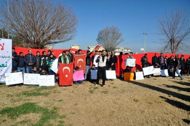 Suriyeliler Sınırda Ypg’yi Protesto Etti