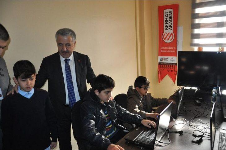 Bakan Arslan, Serhat Kodlama Ve Robotik Akademisi’nin Açılışını Yaptı G3