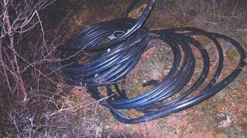 Jandarma Hırsızları &Ccedil;aldıkları Kablolar İle Yakaladı