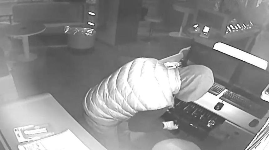 Telefon Bayisini 1 Dakikada Soydular