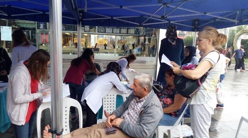 İzmit&rsquo;te Vatandaşlara Sağlık Taraması Yapıldı