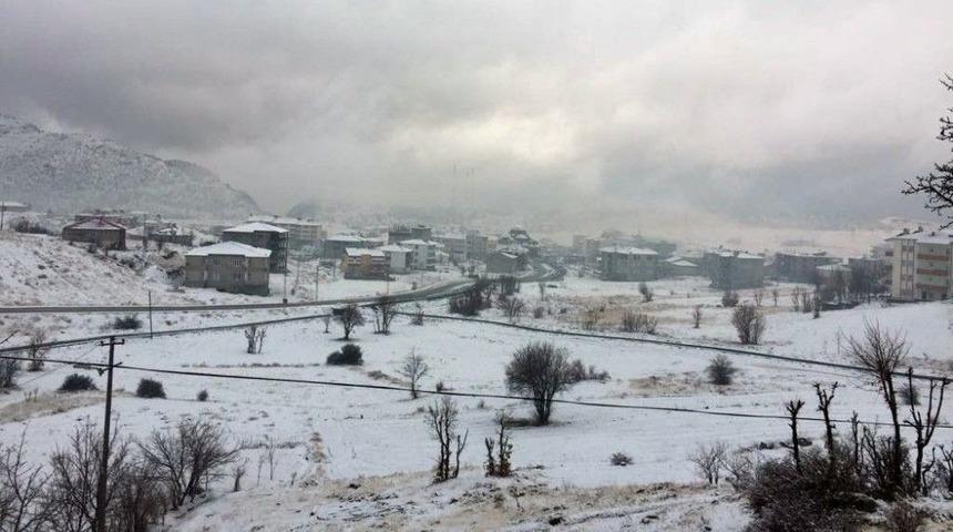 Sincik Ve Çelikhan’a Yılın İlk Karı Yağdı
