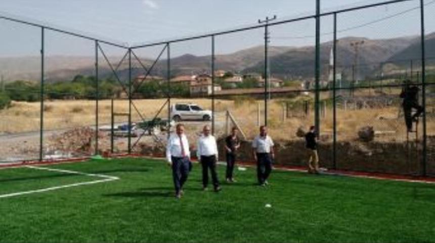 Kale Belediyesinden İl&ccedil;eye Halı Saha