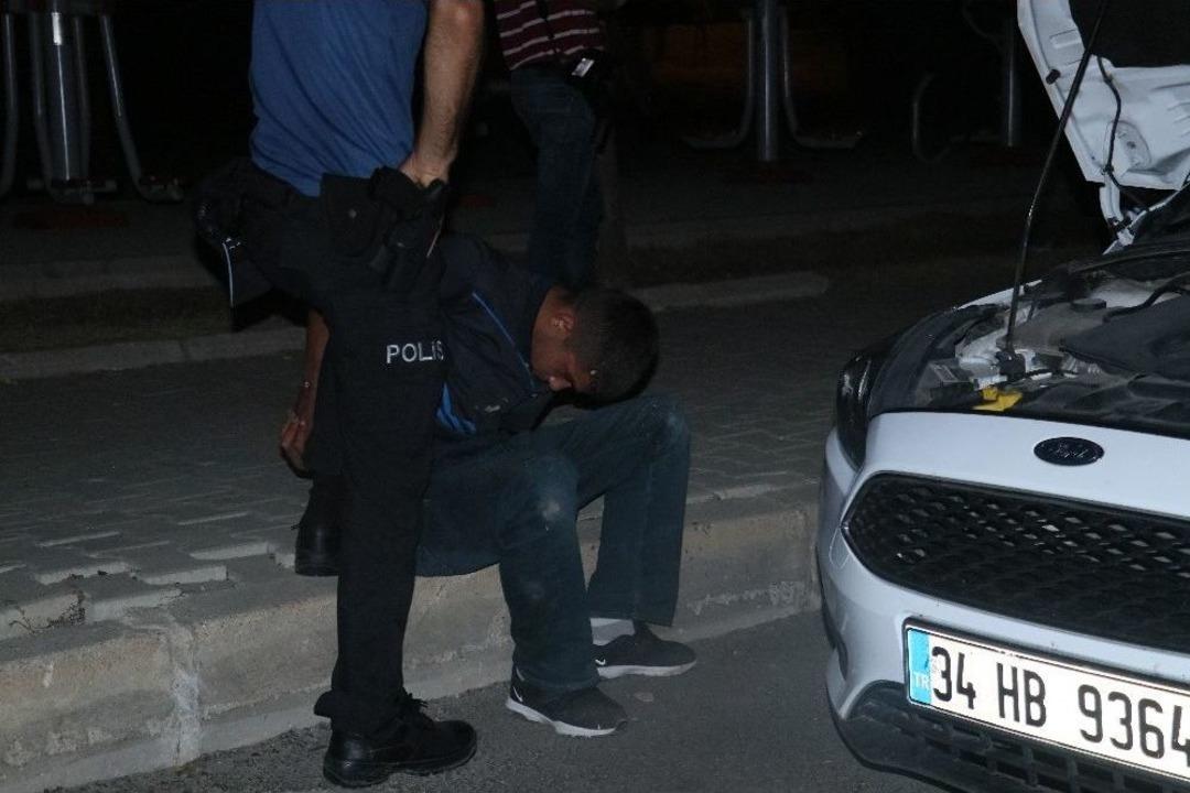 Dur İhtarına Uymayan Ara&ccedil; Lastikleri Patlatarak Durduruldu