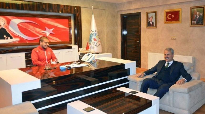 Makamını Şampiyona Bıraktı