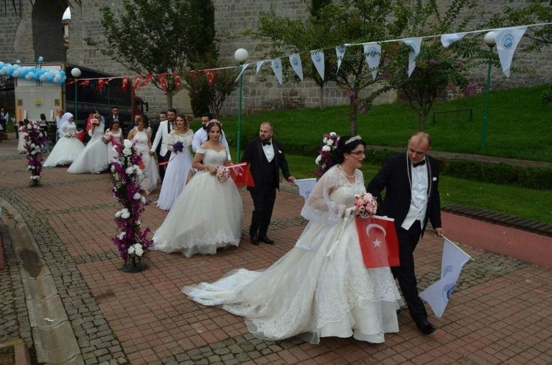 22 &Ccedil;iftin Nik&acirc;hı Aynı G&uuml;nde Kıyıldı