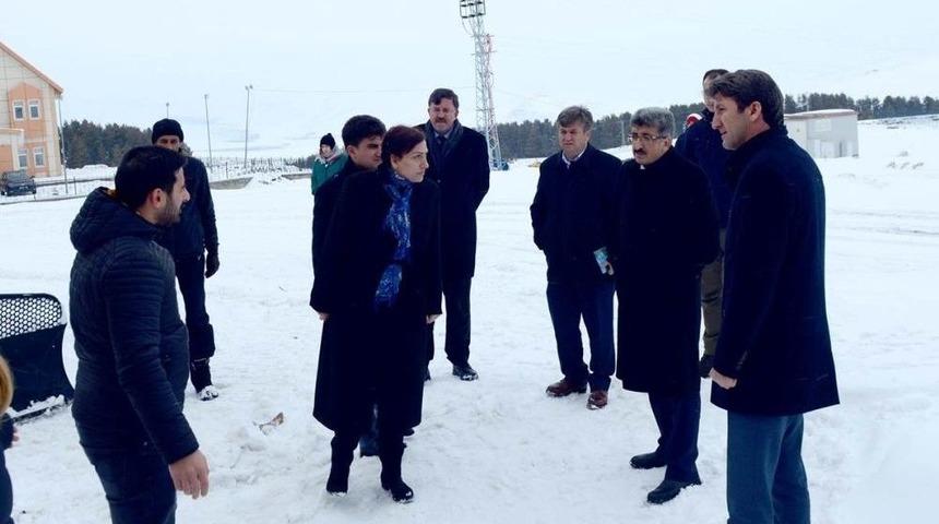 Vali Bilmez, Yalnız&ccedil;am Kayak Merkezinde İncelemelerde Bulundu