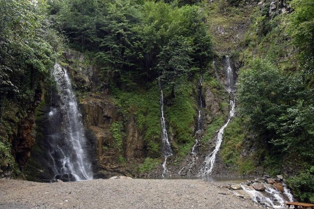 &Ccedil;ağlayandibi Şelalesi İlgi &Ccedil;ekiyor
