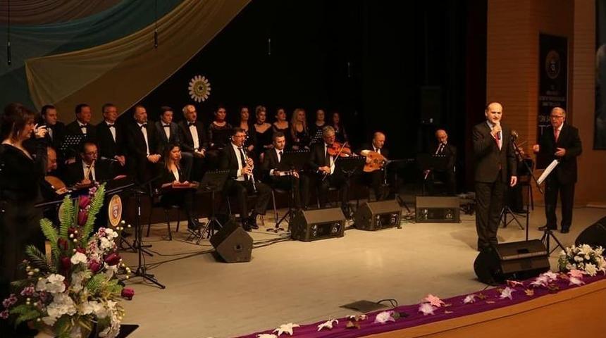 &ldquo;g&uuml;l Ağacı Değilim" Şarkısını Okuyan M&uuml;d&uuml;r G&ouml;revden Alındı