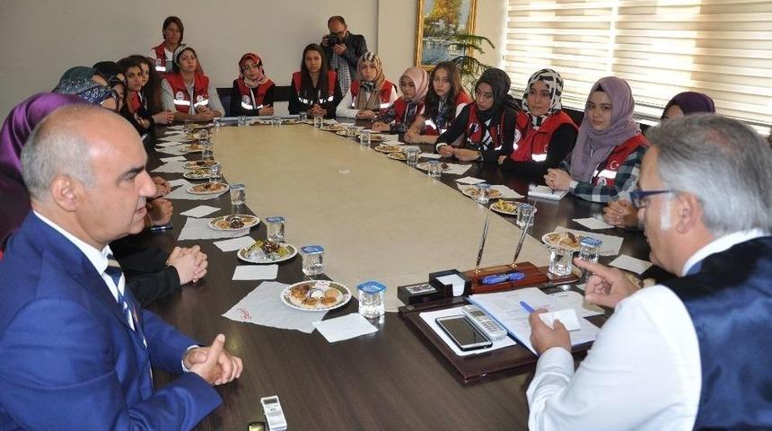 Damla G&ouml;n&uuml;ll&uuml;leri Kaymakam Ak&ccedil;a&rsquo;yı Ziyaret Etti